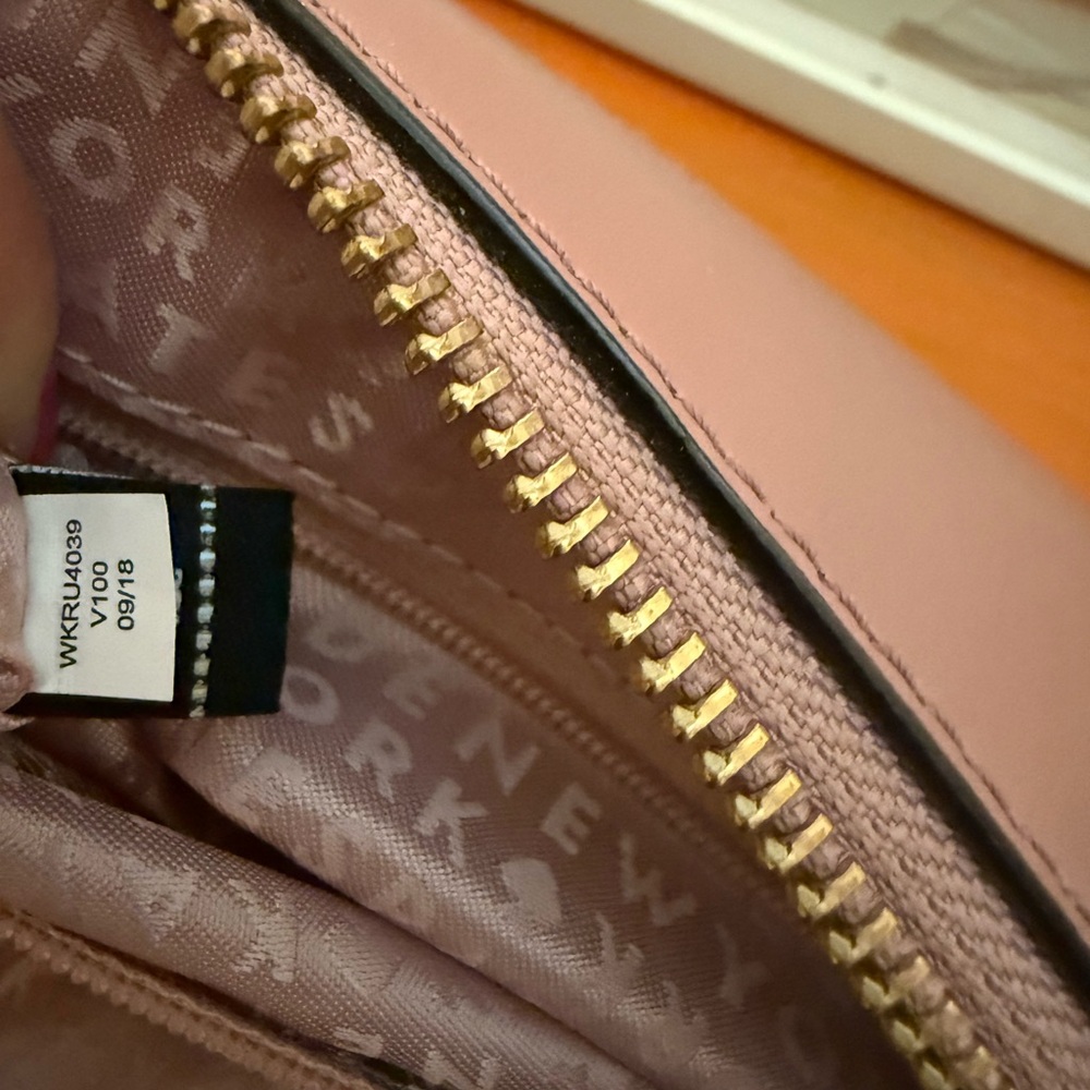 Kate Spade Pink Crossbody Bag with Structured Design - Picture 12 of 13